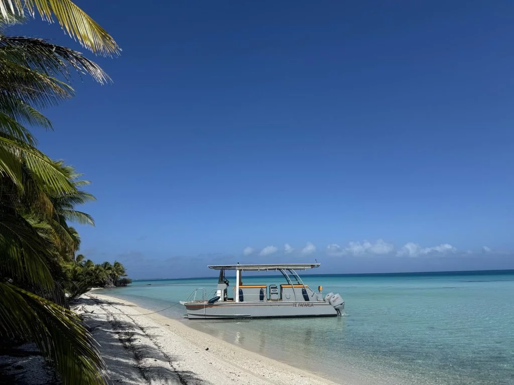 fafarua-private-island-boat (6)